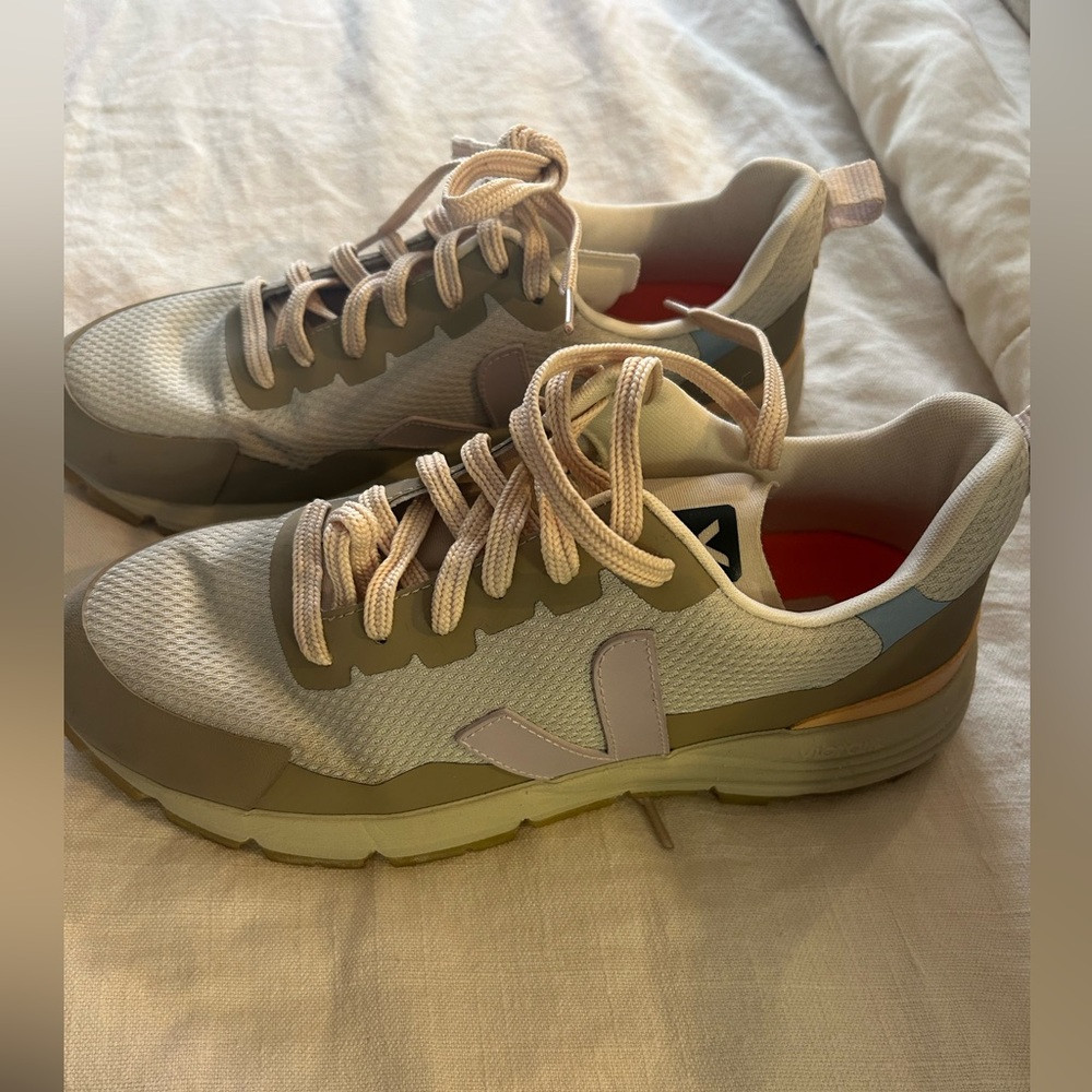 Women’s Vejas